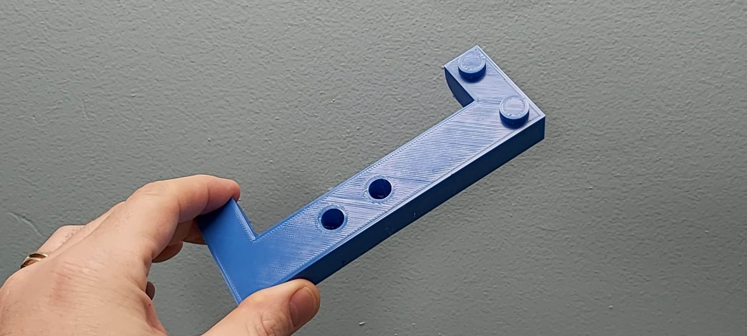 STL file TV stand for RCA 32'' TV stand for RCA 32'' TV stand for RCA 32'' TV・3D printer